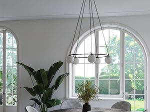 Miniaturka 6 - Jadalnia z dużym oknem i nowoczesną lampą sufitową