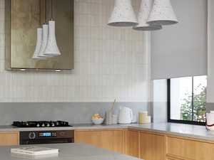 Miniaturka 5 - Trzy lampy z betonowymi kloszami nad blatem kuchennym, styl loftowy