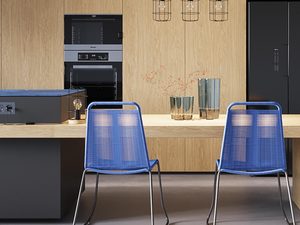 Miniaturka 5 - Wnętrze kuchni z wyspą i trzema lampami z metalową siatką