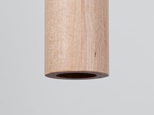 Miniaturka 4 - Zbliżenie na klosz z litego drewna do lampy wiszącej