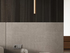 Miniaturka 7 - Drewniana lampa LED zamontowana pionowo w zabudowie sypialni