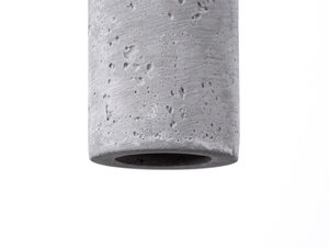 Miniaturka 4 - Zbliżenie na detal betonowego klosza lampy w stylu industrialnym