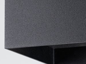 Miniaturka 10 - Zbliżenie na czarną lampę LED do minimalistycznych przestrzeni