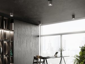 Miniaturka 20 - Biuro z czarnym sufitem i złotą oprawą LED zamontowaną punktowo