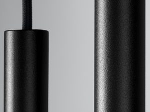 Miniaturka 11 - Zbliżenie na fakturę czarnej lampy sufitowej