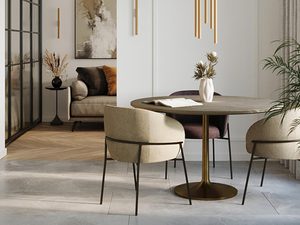 Miniaturka 19 - Złota lampa wisząca na tle jasnoszarej ściany