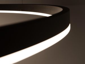 Miniaturka 5 - Nowoczesna lampa LED z czarnym korpusem i ciepłym światłem