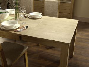 Miniaturka 8 - Klasyczna jadalnia z drewnianym stołem i kredensem