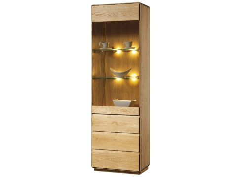 Wąska witryna z drewna z podświetleniem i miejscem na ekspozycję