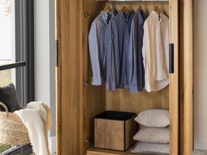 Miniaturka 3 - Drewniana garderoba z szufladami i drążkiem na koszule, styl nowoczesny