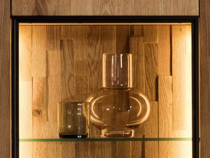 Miniaturka 4 - Drewniana witryna z przeszkleniem i podświetleniem LED, styl klasyczny