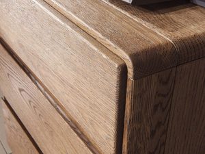 Miniaturka 5 - Detal frezowania frontu drewnianej komody z litego dębu