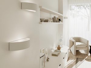 Miniaturka 3 - Salon z nowoczesnymi białymi kinkietami LED i wysokimi oknami