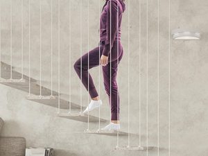 Miniaturka 5 - Aranżacja klatki schodowej z białą lampą LED na ścianie