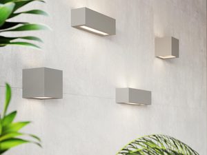 Miniaturka 18 - Jasnoszare kinkiety na białej ścianie