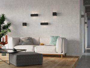 Miniaturka 3 - Jasny salon z kinkietami LED w układzie poziomym