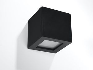 Miniaturka 1 - Czarny kinkiet LED w formie sześcianu do nowoczesnych wnętrz
