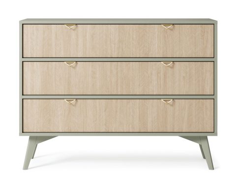 Komoda w kolorze naturalnego dębu z trzema złotymi uchwytami