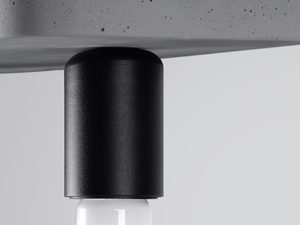 Miniaturka 3 - Detal czarnej oprawy E27 z białą żarówką kulistą