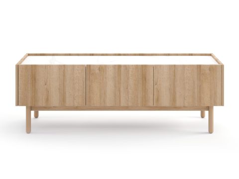 Niska komoda z jasnego drewna