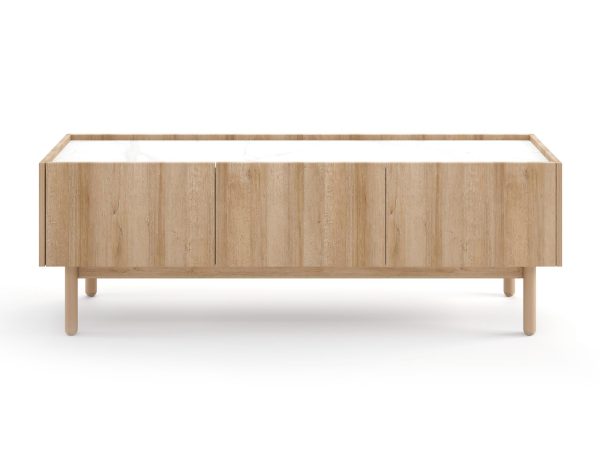 Niska komoda z jasnego drewna