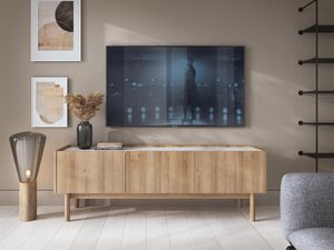 Miniaturka 2 - Szafka RTV z drewna dębowego w jasnym salonie z telewizorem