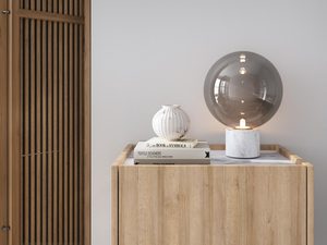 Miniaturka 2 - Aranżacja sypialni z małym stolikiem nocnym w dekorze dębu naturalnego