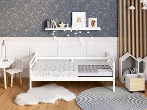 Miniaturka 2 - Pokój dziecięcy z białym łóżkiem i materacem kwiatowym