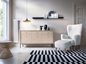 Miniaturka 4 - Aranżacja z beżową komodą w stylu glamour i dekoracją w salonie