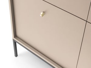 Miniaturka 19 - Zbliżenie na złoty okrągły uchwyt na matowym froncie szafki