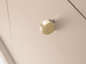 Miniaturka 14 - Złoty uchwyt meblowy w stylu minimalistycznym – detal wykończenia