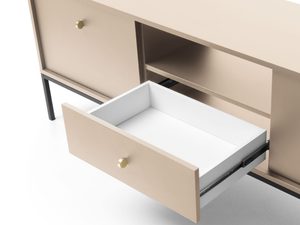 Miniaturka 19 - Zbliżenie na wysuwaną szufladę z beżowej szafki RTV z prowadnicą