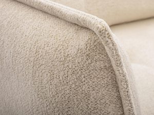 Miniaturka 7 - Detal tkaniny boucle w beżowej sofie tapicerowanej