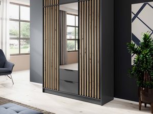 Miniaturka 5 - Przestronna szafa z drewnianymi listwami i lustrzanym frontem