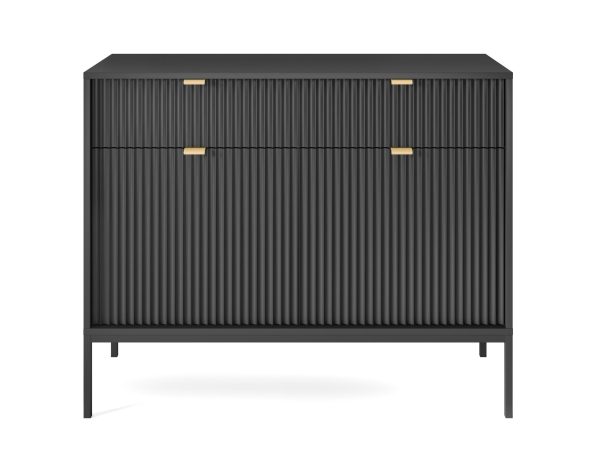 Komoda loftowa z ryflowanym wykończeniem i złotymi akcentami