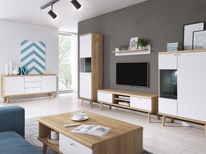 Miniaturka 4 - Aranżacja salonu z meblami RTV z białymi frontami i drewnem