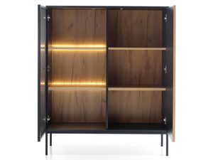 Miniaturka 2 - Otwarte wnętrze komody z oświetleniem LED i drewnianymi półkami