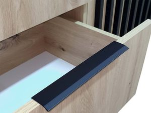 Miniaturka 7 - Zbliżenie na detal czarnego uchwytu