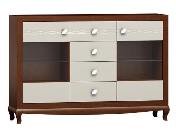 Klasyczna witryna z przeszklonymi drzwiami, rzeźbionymi nogami i dekoracyjnymi uchwytami do stylowego wnętrza