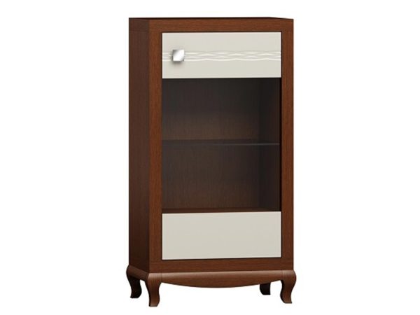 Komoda z drewnianymi frontami, rzeźbionymi nogami i klasycznymi uchwytami w stylu retro do salonu