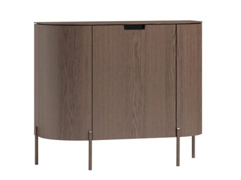 Nowoczesna drewniana komoda na wysokich, metalowych nogach