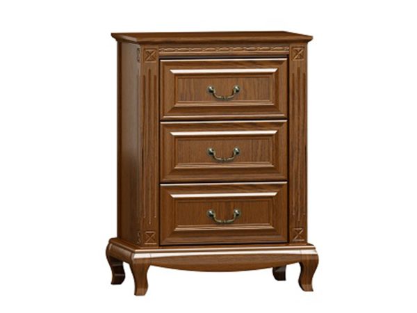 Klasyczna komoda z drewnianymi frontami, rzeźbionymi nogami i dekoracyjnymi uchwytami do stylowego wnętrza