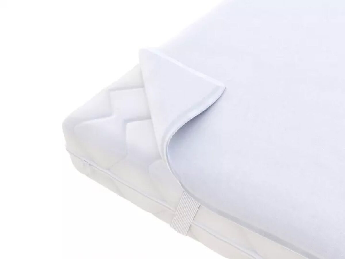 Materac piankowy z ochraniaczem Materac piankowy z ochraniaczem