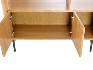 Miniaturka 3 - Zbliżenie na detal szafki otwartej w witrynie drewnianej