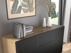 Miniaturka 16 - Komoda z frezowanymi czarnymi frontami i dębowymi bokami, styl industrialny