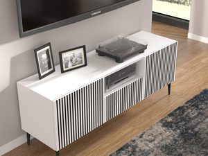 Miniaturka 10 - Przestronna biała szafka RTV z pionowymi listwami, styl skandynawski