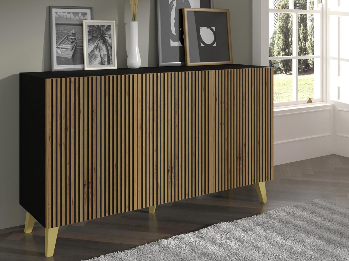 Drewniana komoda z czarnymi pionowymi listwami, złote nóżki, styl industrialny