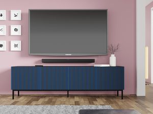 Miniaturka 15 - Granatowa szafka RTV z pionowymi listwami, różowe tło, styl glamour