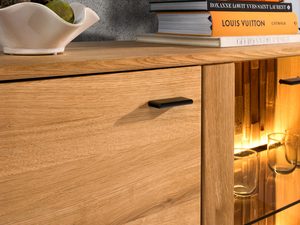 Miniaturka 3 - Detal na komodę drewniana z czarnymi uchwytami