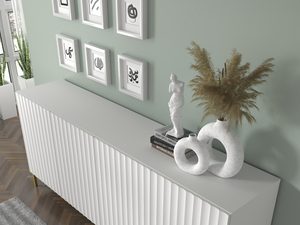 Miniaturka 13 - Nowoczesna biała komoda z pionowymi listwami, złote nóżki, styl glamour